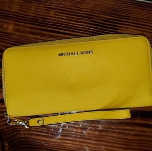Michael Kors Large Leather Smartphone Wristlet
